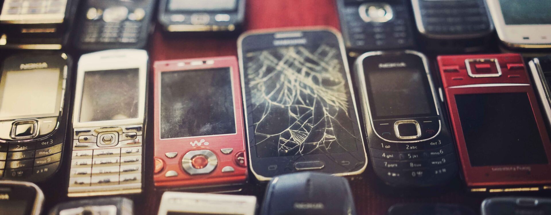 Many old and broken cell phones