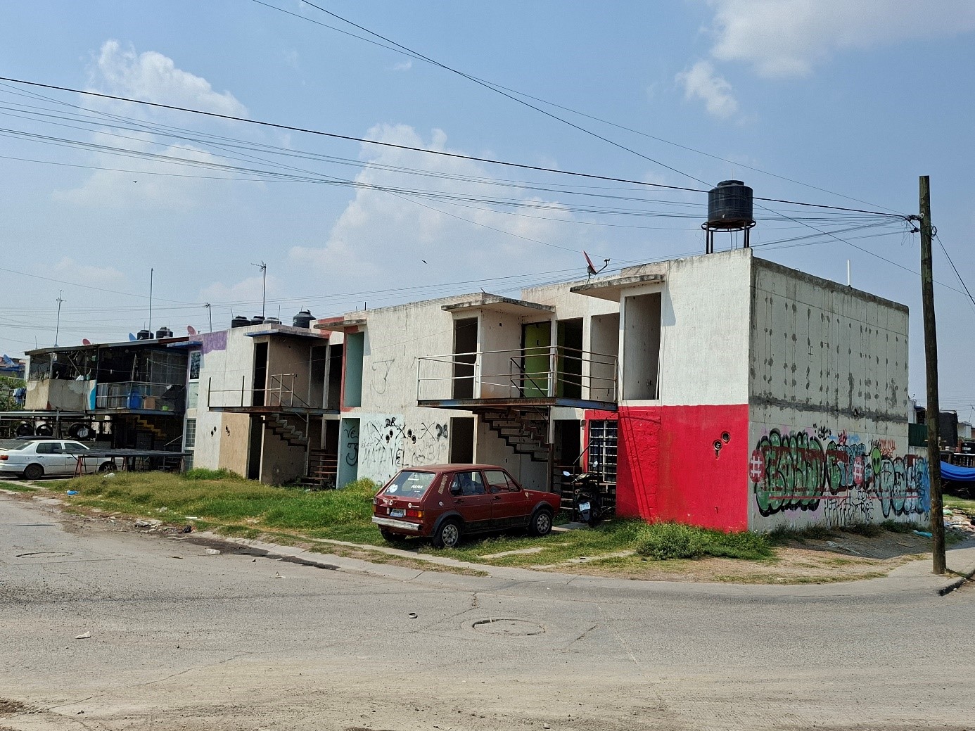 3 Die Häuser in Flussnähe sind größtenteils heruntergekommen. El Salto, Jalisco, Mexiko